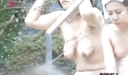 Menyebar pantatnya dan mengedipkan videobokepasian mata