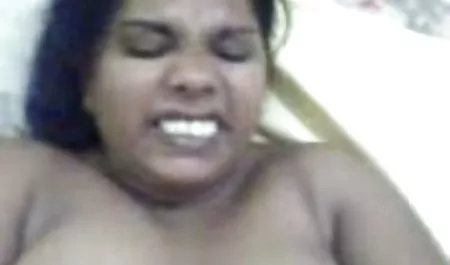 Remaja movie bokep asian menunjukkan kaki mereka